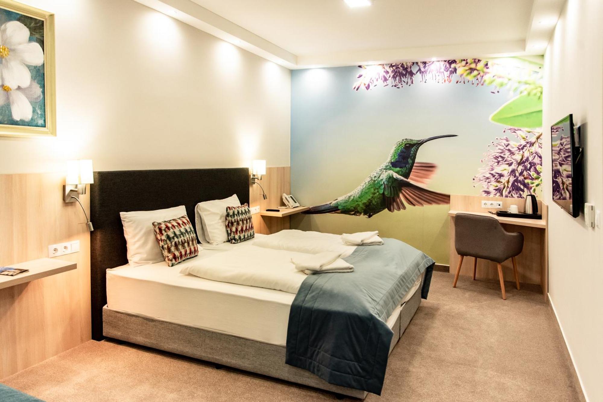 La Pergola & Prestige Panzio Hotel คาโปชวาร์ ภายนอก รูปภาพ